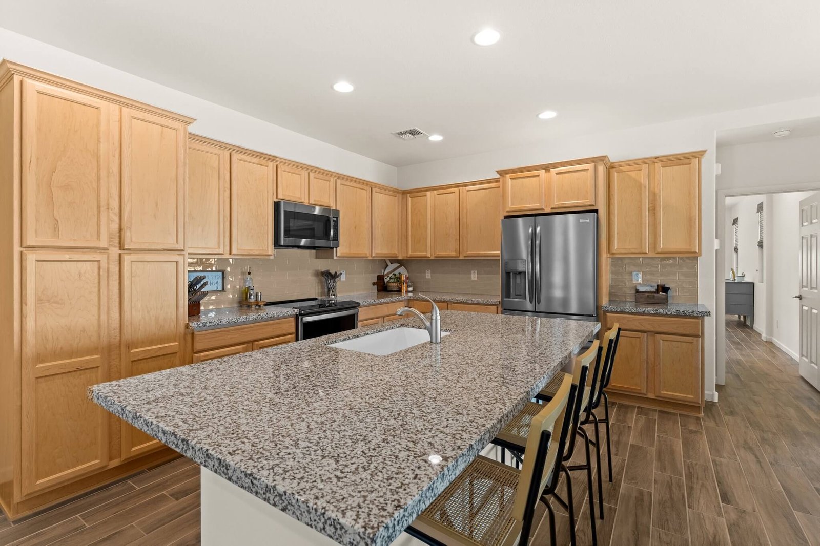 11-web-or-mls-2023-04-04 00.36.54-1 4330 CUTTER LANE