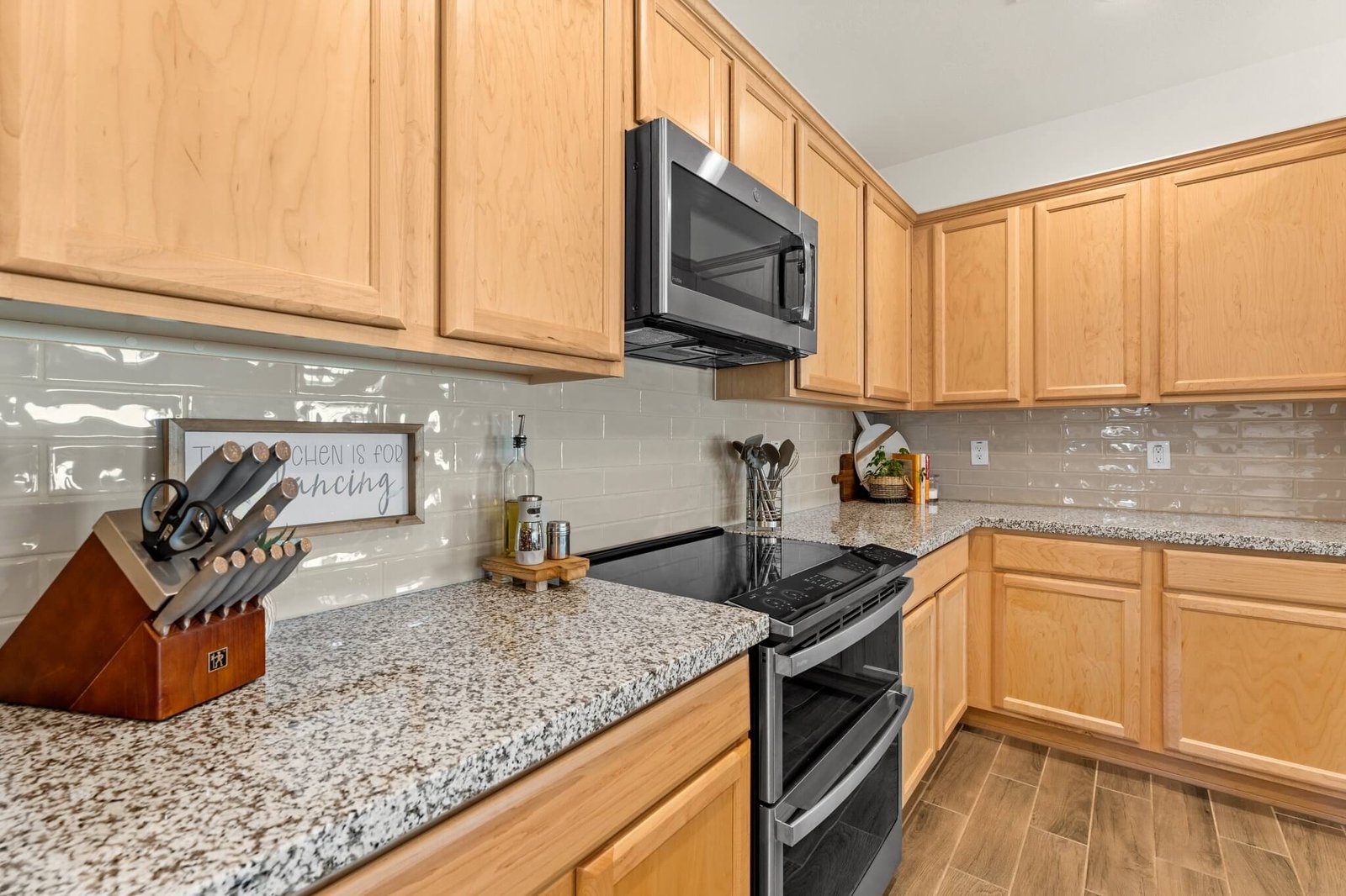13-web-or-mls-2023-04-04 00.37.43-3 4330 CUTTER LANE