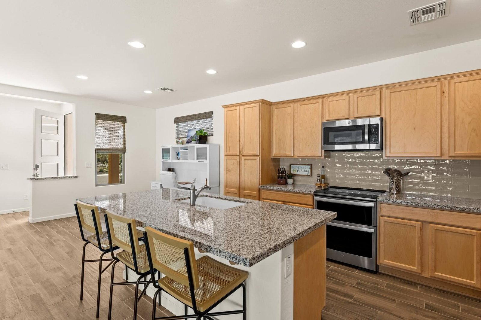 9-web-or-mls-2023-04-04 00.39.26-1 4330 CUTTER LANE