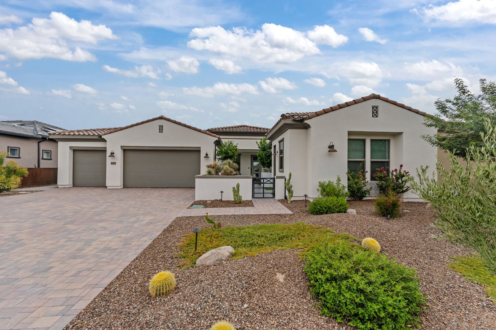 1-web-or-mls-DSC05747 3300 MAVERICK DRIVE