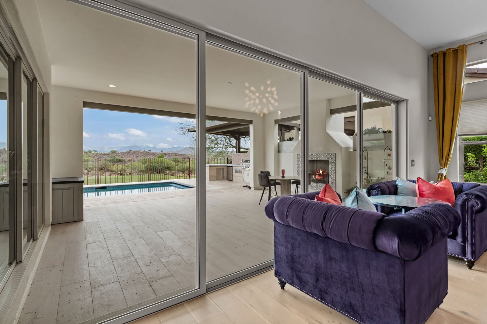 15-web-or-mls-DSC05792 3300 MAVERICK DRIVE