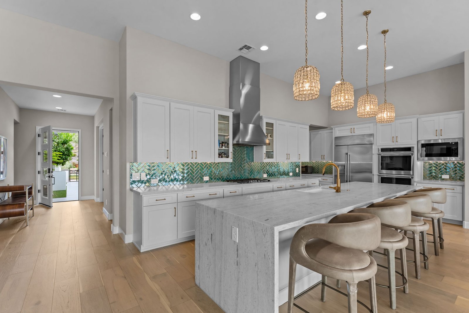 17-web-or-mls-DSC05802 3300 MAVERICK DRIVE