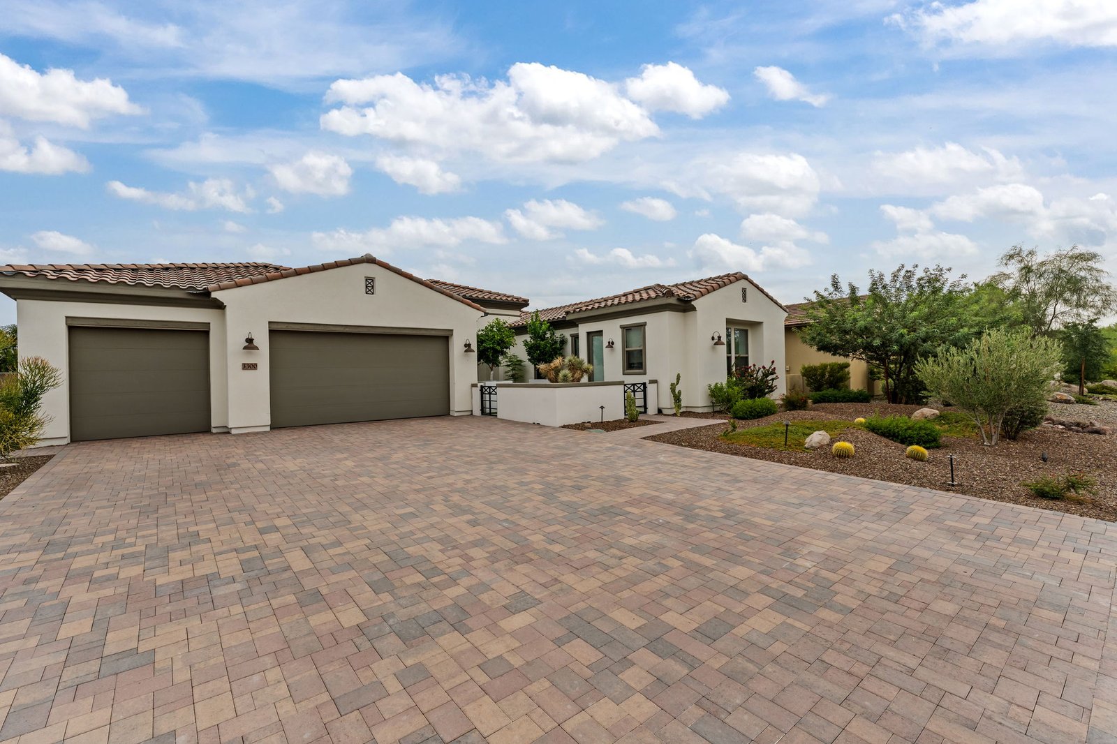 2-web-or-mls-DSC05742 3300 MAVERICK DRIVE