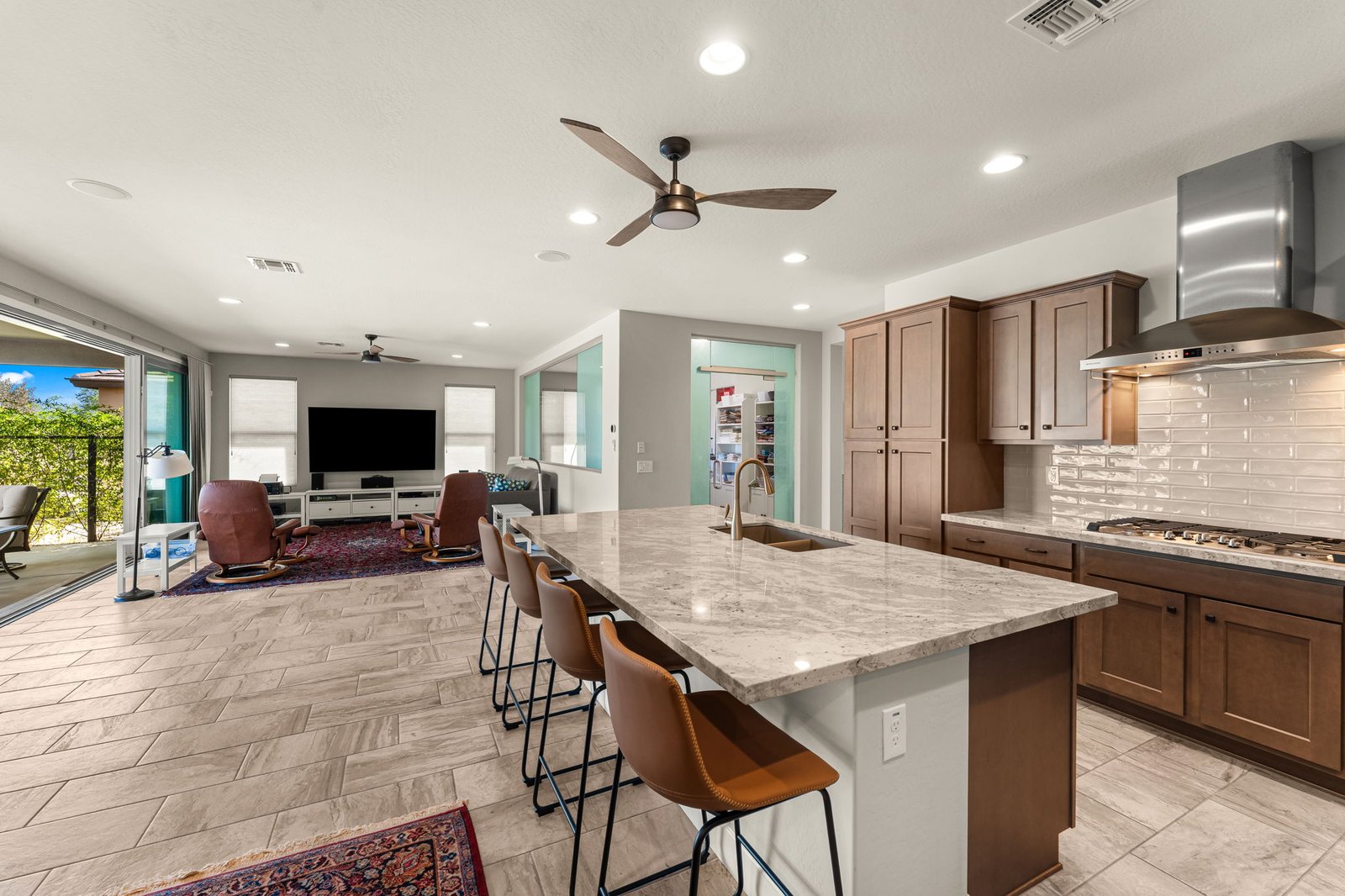 21-web-or-mls-DSC06441 3280 BUCKAROO COURT