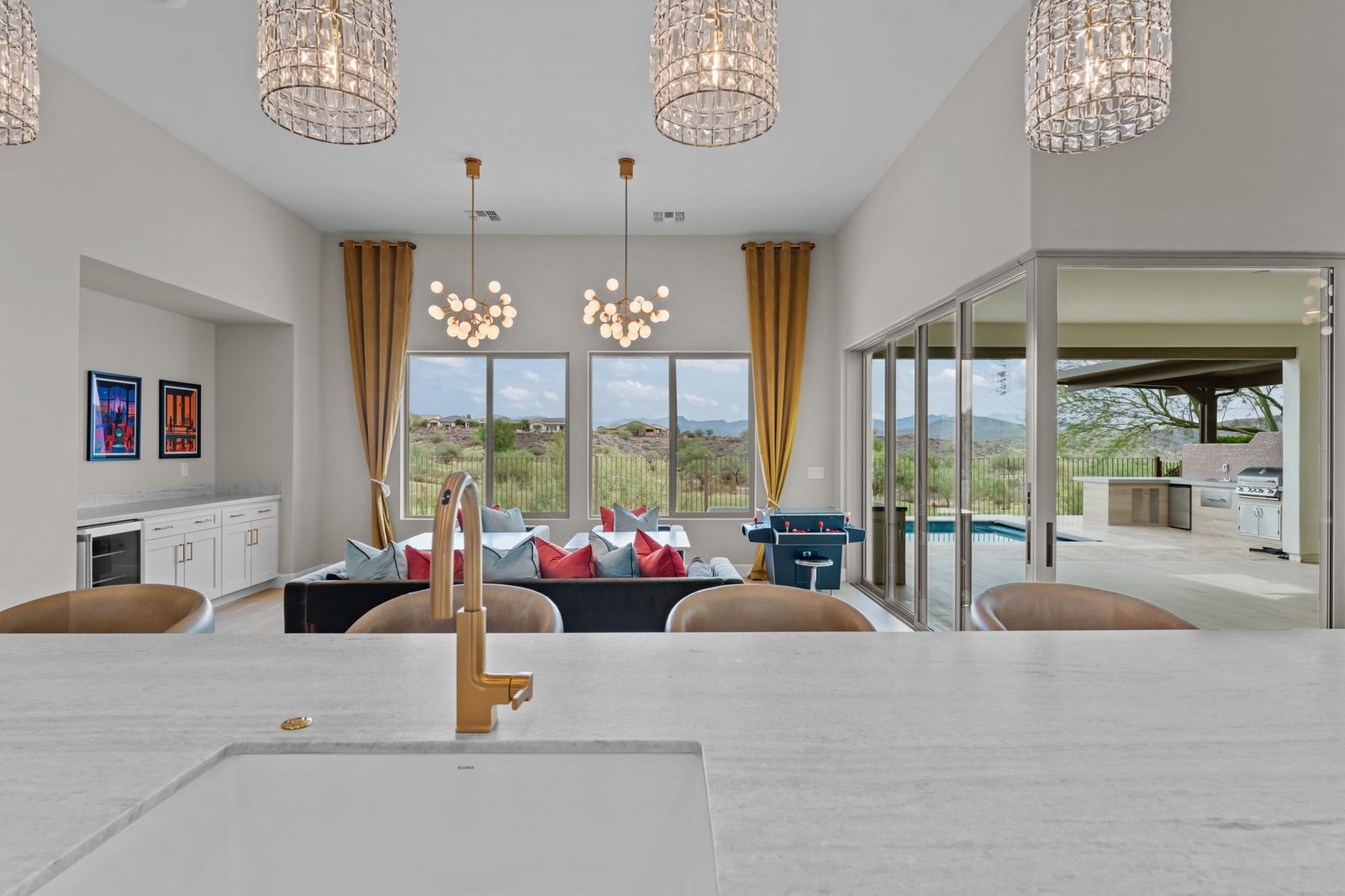 22-web-or-mls-DSC05827 3300 MAVERICK DRIVE