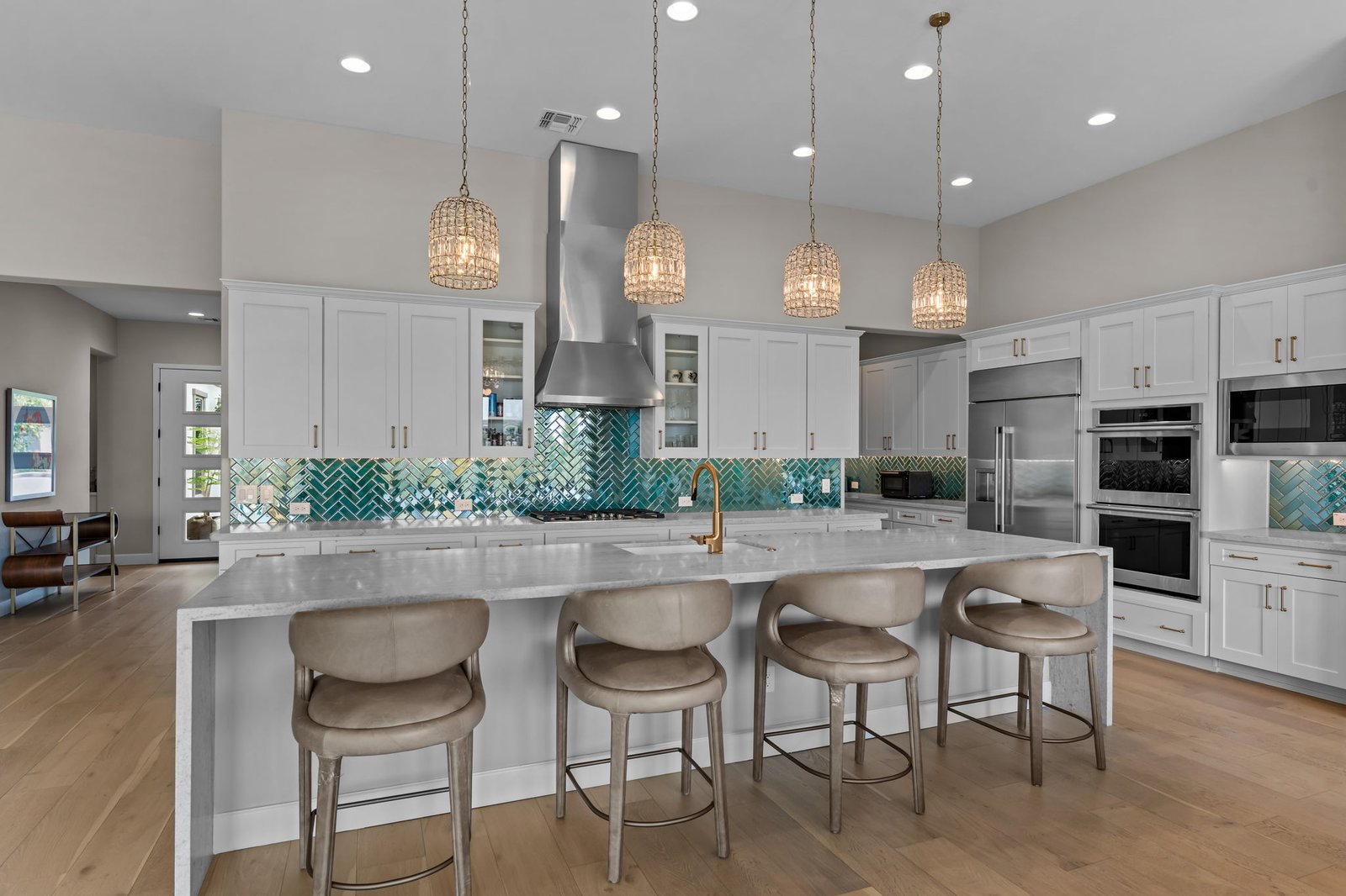 27-web-or-mls-DSC05852 3300 MAVERICK DRIVE