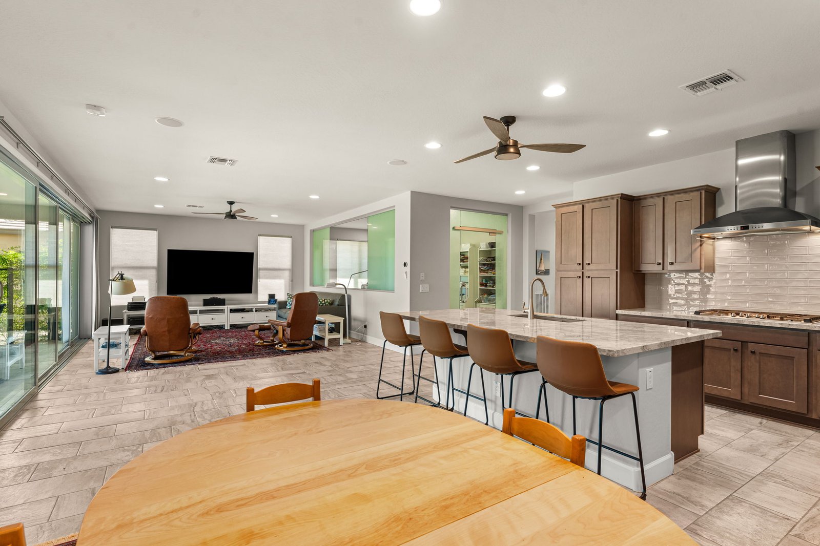 31-web-or-mls-DSC06501 3280 BUCKAROO COURT
