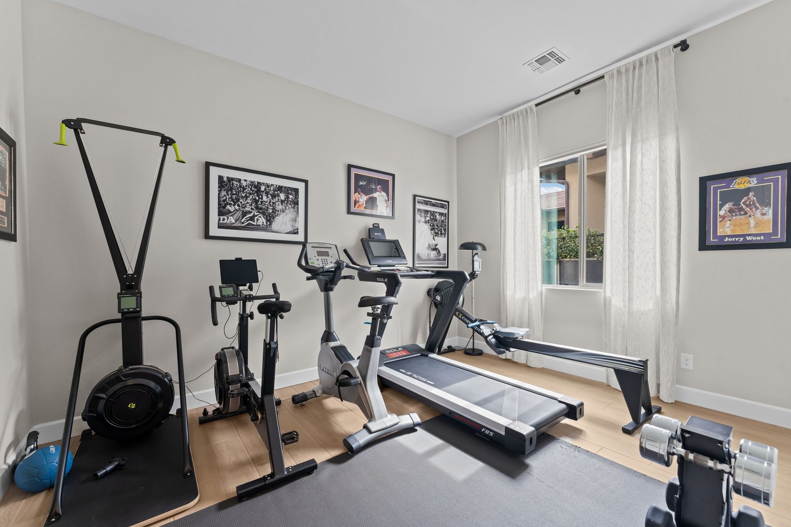 48-web-or-mls-DSC05967 3300 MAVERICK DRIVE