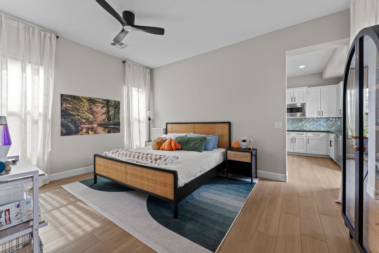 50-web-or-mls-DSC05977 3300 MAVERICK DRIVE