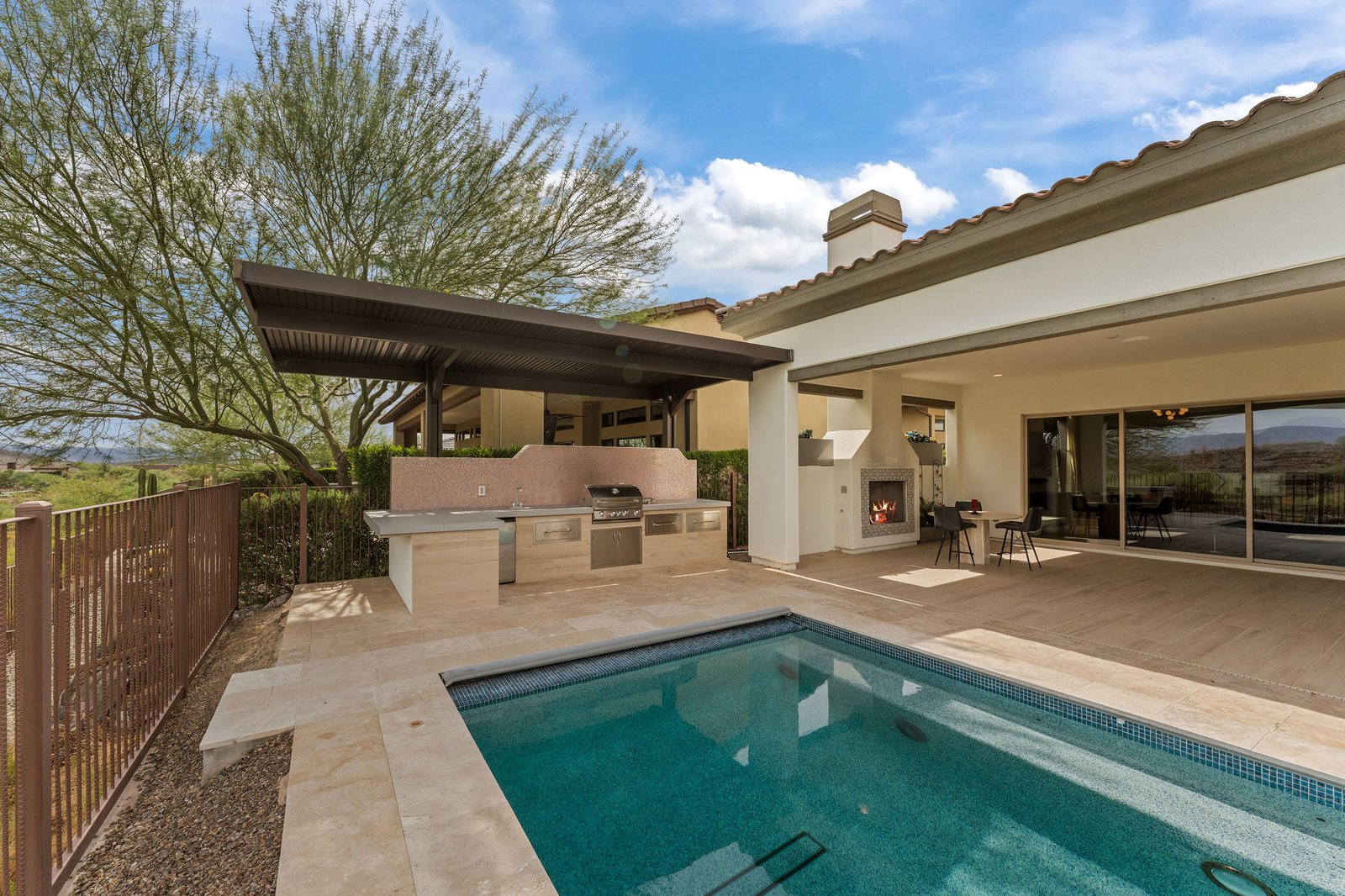66-web-or-mls-DSC06060 3300 MAVERICK DRIVE