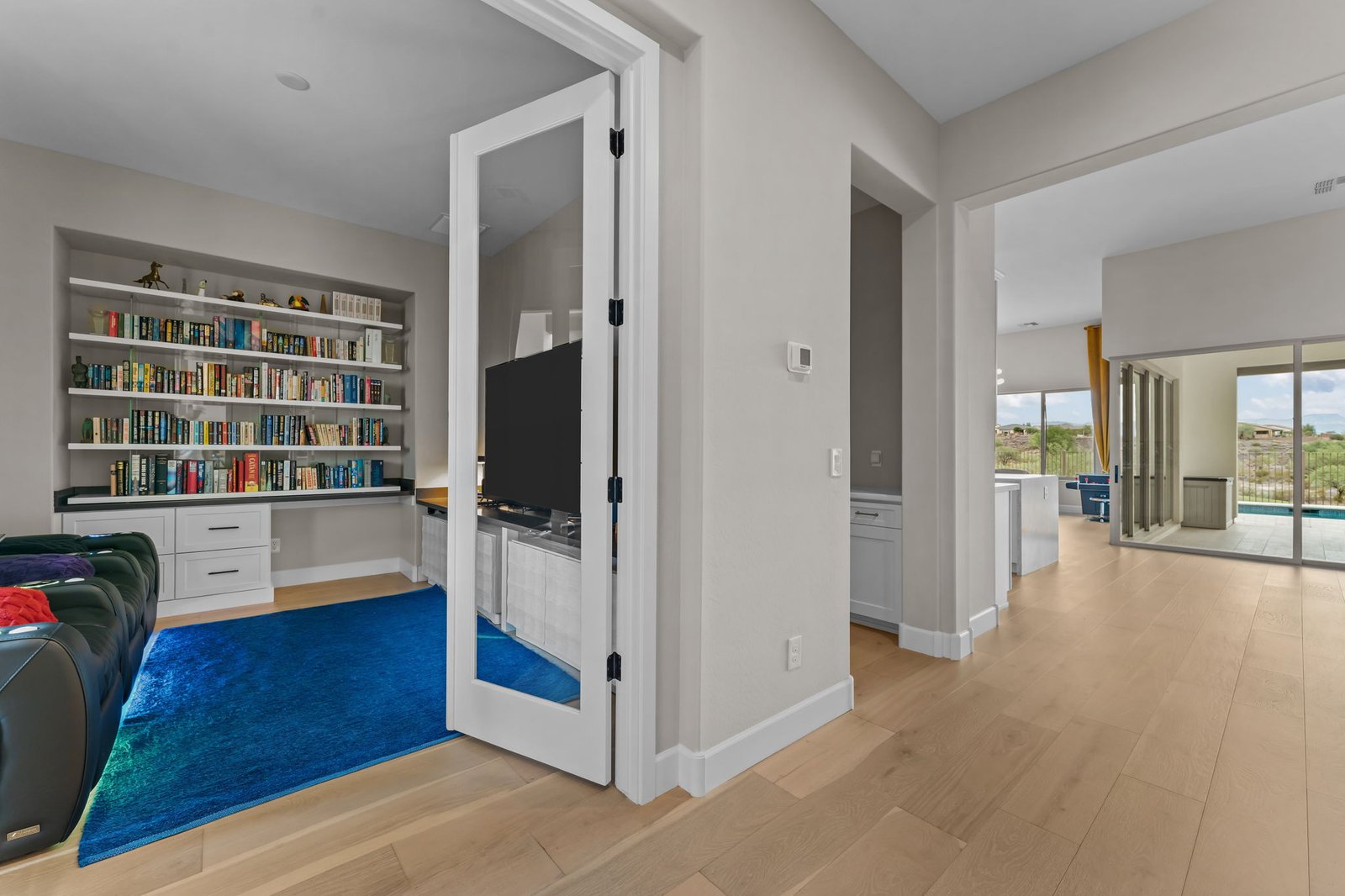 7-web-or-mls-DSC05764 3300 MAVERICK DRIVE